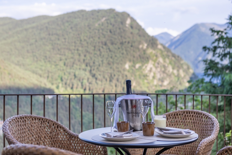 La Terrassa Taittinger Jou ofereix unes vistes privilegiades de la vall